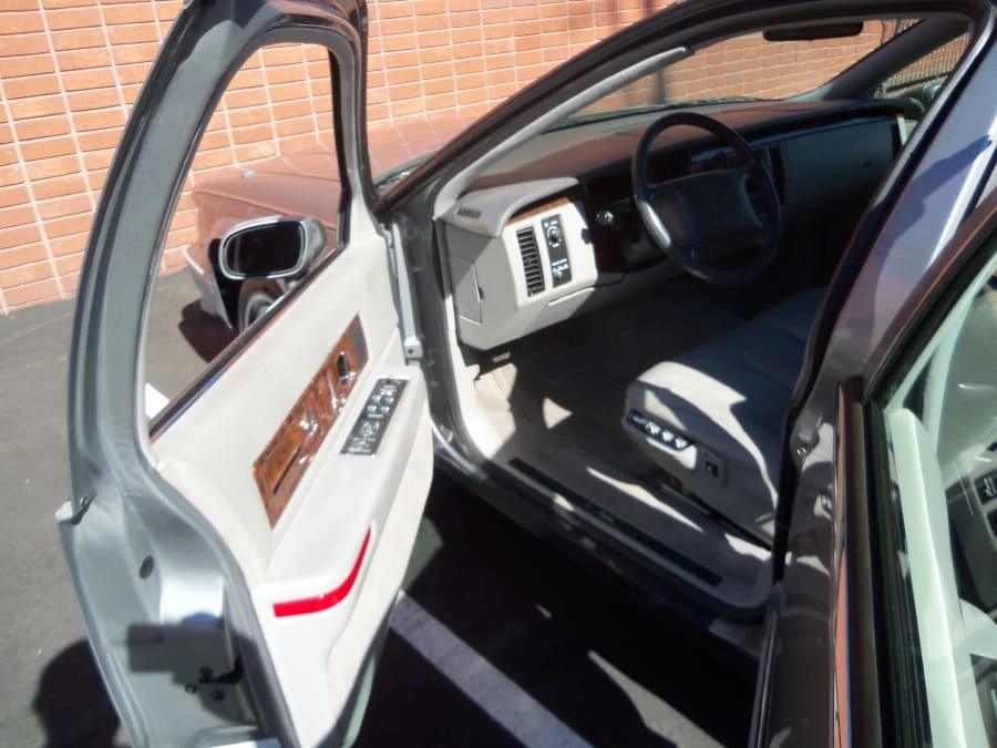 1994 Cadillac Fleetwood - Image 4 of 8
