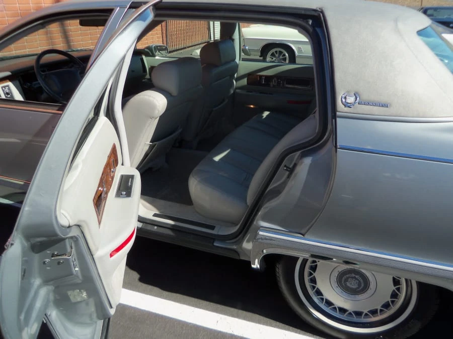 1994 Cadillac Fleetwood - Image 5 of 8