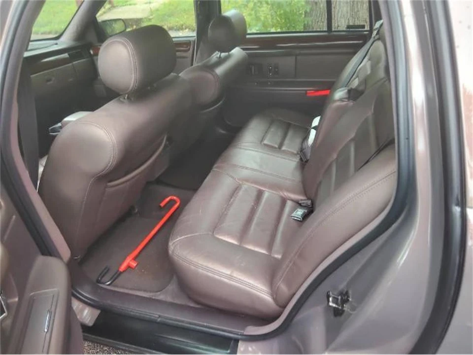 1994 Cadillac DeVille 7th Gen - Image 7 of 8