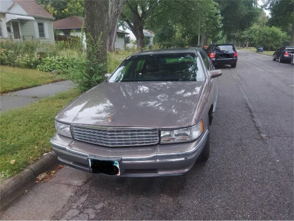 1994 Cadillac DeVille 7th Gen - Image 3 of 8