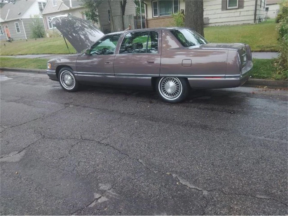 1994 Cadillac DeVille 7th Gen - Image 5 of 8