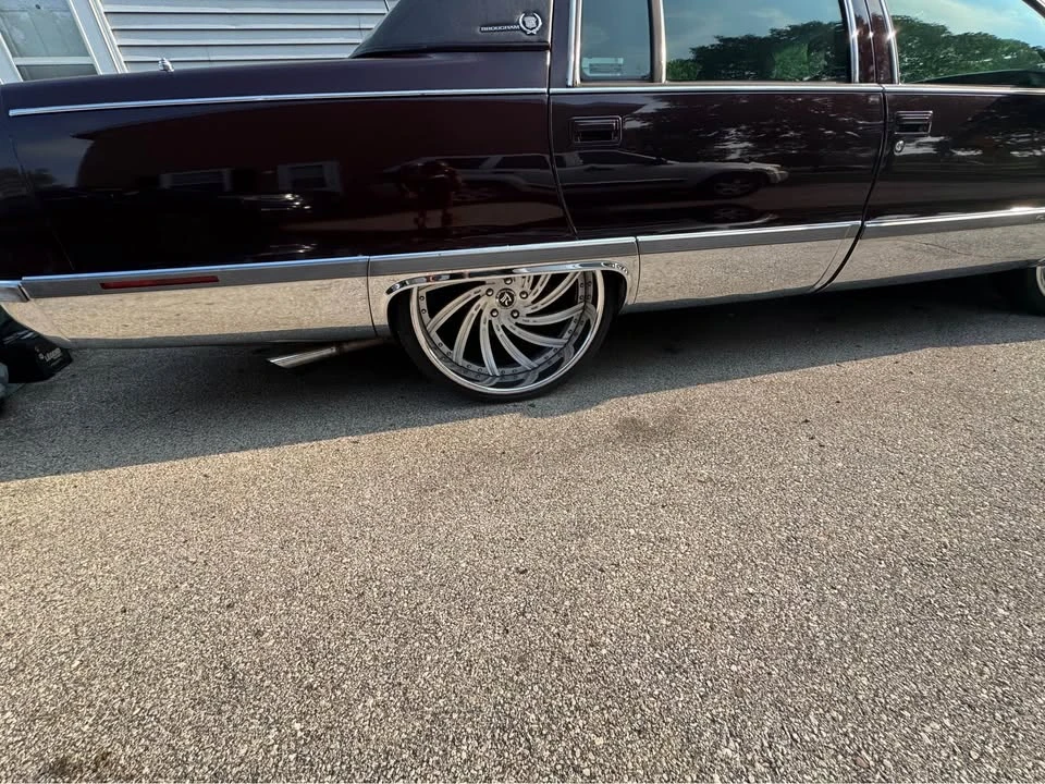 1994 Cadillac Brougham - Image 10 of 13