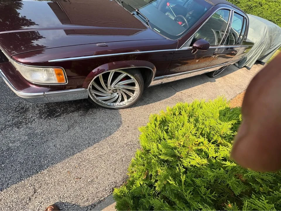 1994 Cadillac Brougham - Image 11 of 13