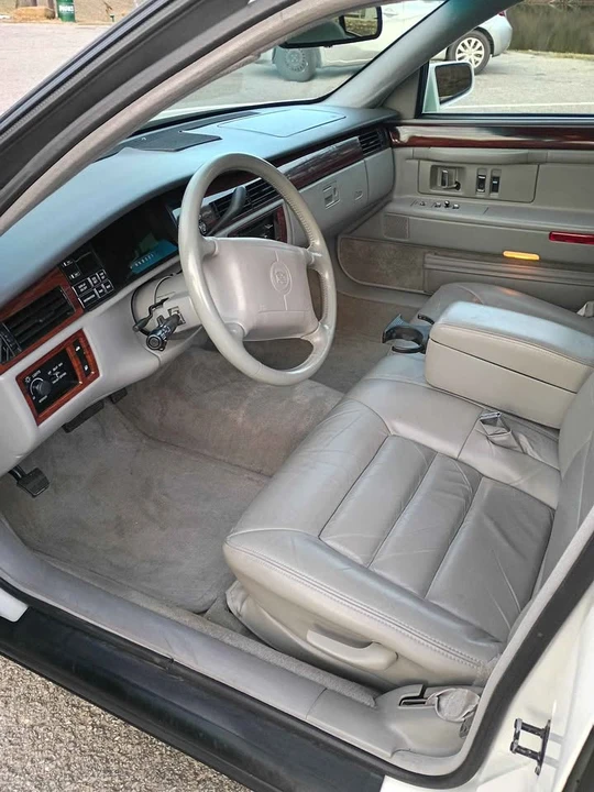 1994 Cadillac DeVille 7th Gen - Image 5 of 6