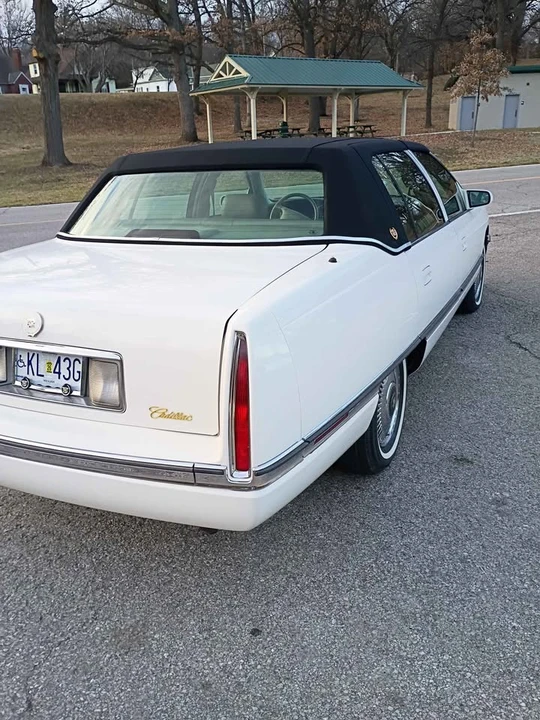 1994 Cadillac DeVille 7th Gen - Image 3 of 6