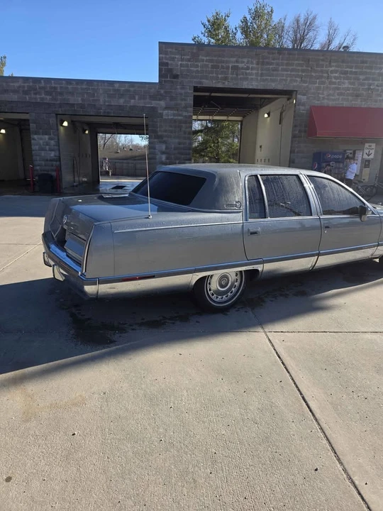 1994 Cadillac Fleetwood - Image 2 of 8