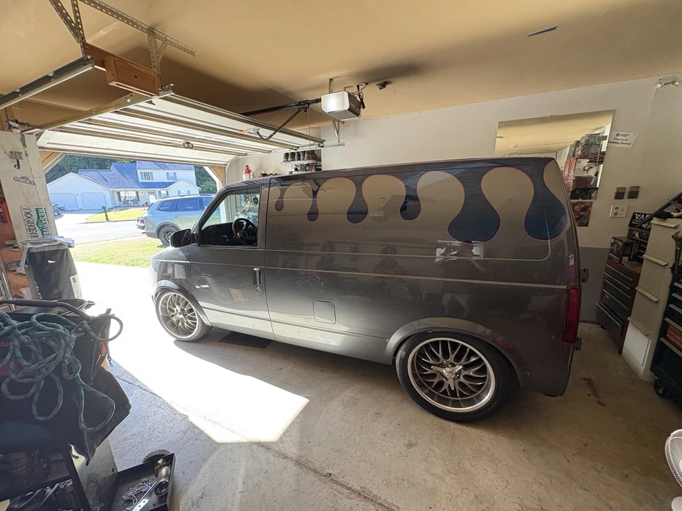 1994 Chevrolet Astro - Image 9 of 21