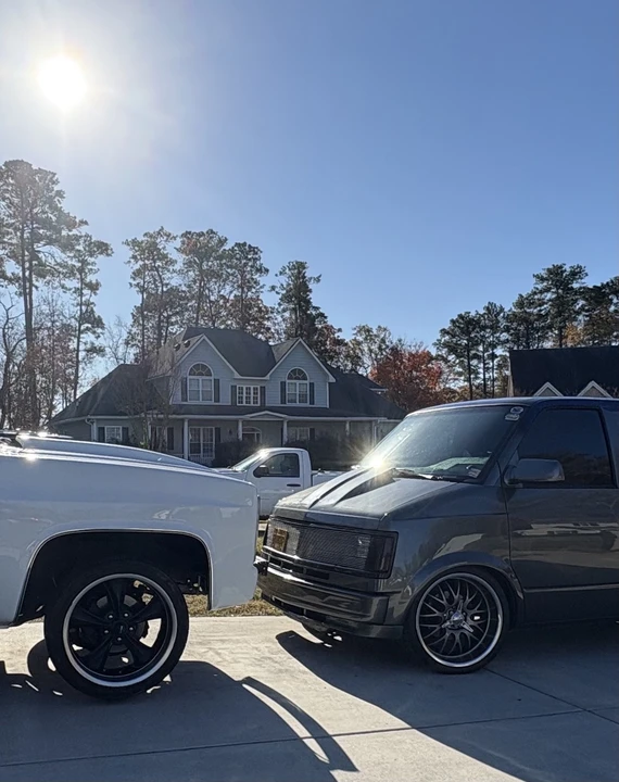 1994 Chevrolet Astro - Image 2 of 21