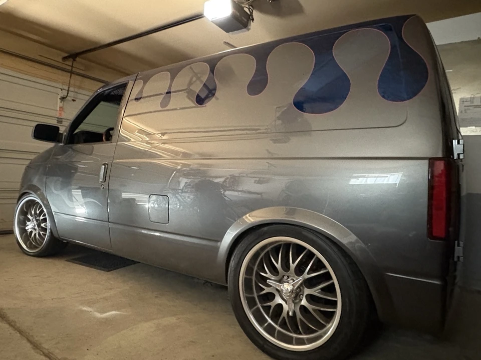 1994 Chevrolet Astro - Image 10 of 21