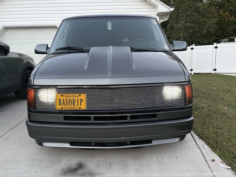 1994 Chevrolet Astro - Image 2 of 21