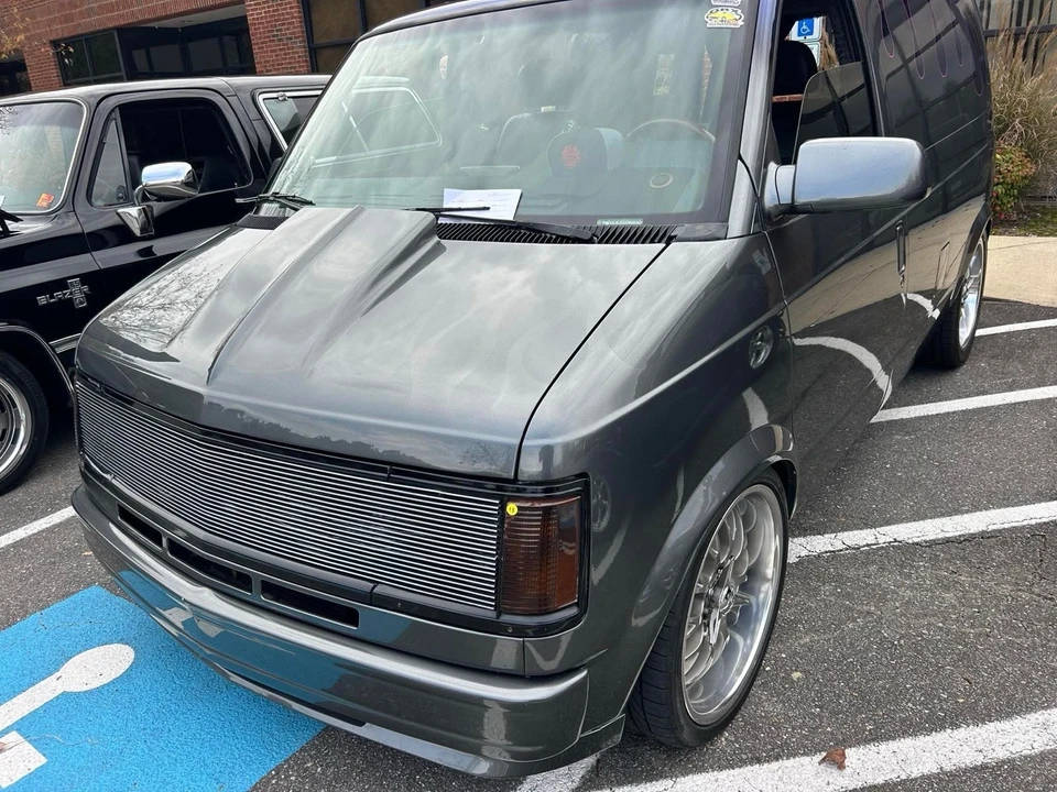 1994 Chevrolet Astro - Image 10 of 21