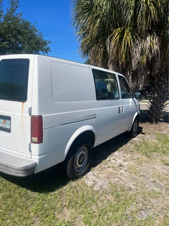 1994 Chevrolet Astro - Image 2 of 5