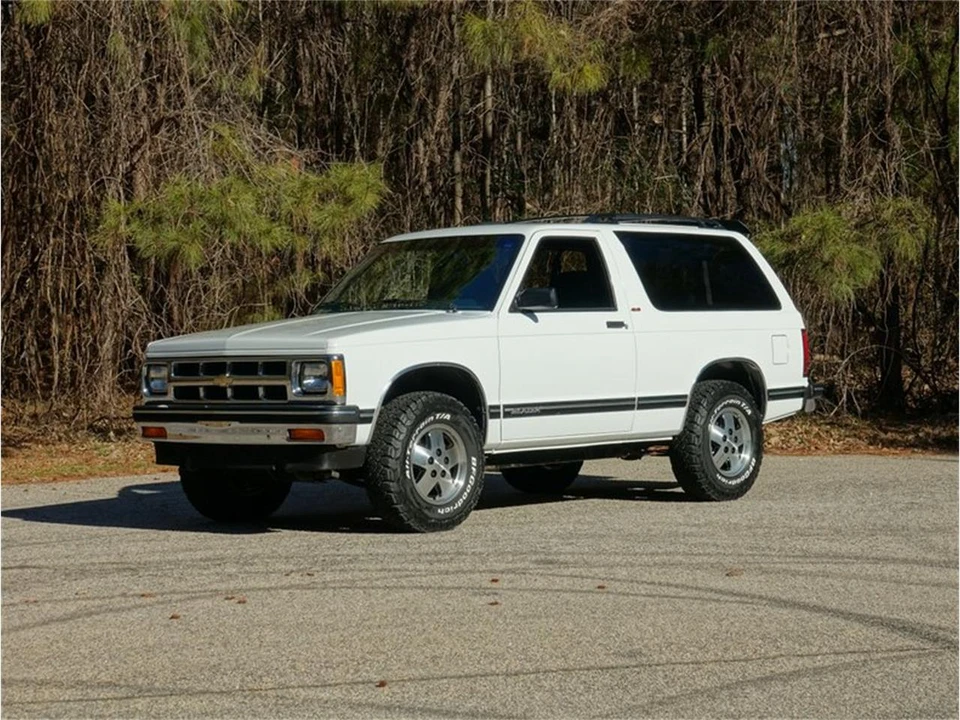 1994 Chevrolet K5 Blazer 3rd Gen - Image 5 of 31