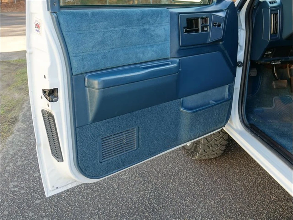 1994 Chevrolet K5 Blazer 3rd Gen - Image 15 of 31