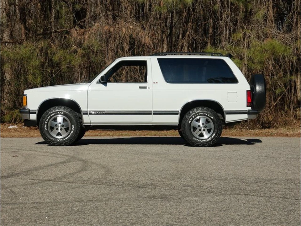 1994 Chevrolet K5 Blazer 3rd Gen - Image 4 of 31