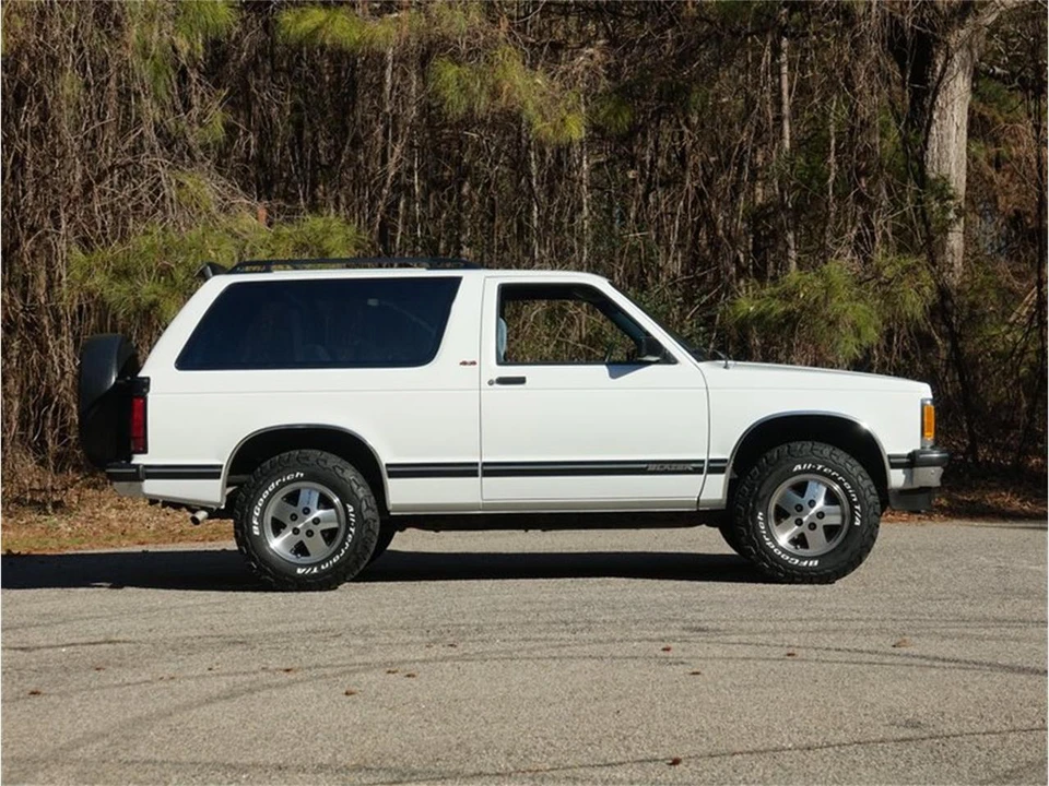 1994 Chevrolet K5 Blazer 3rd Gen - Image 3 of 31