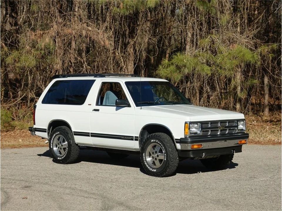 1994 Chevrolet K5 Blazer 3rd Gen - Image 2 of 31