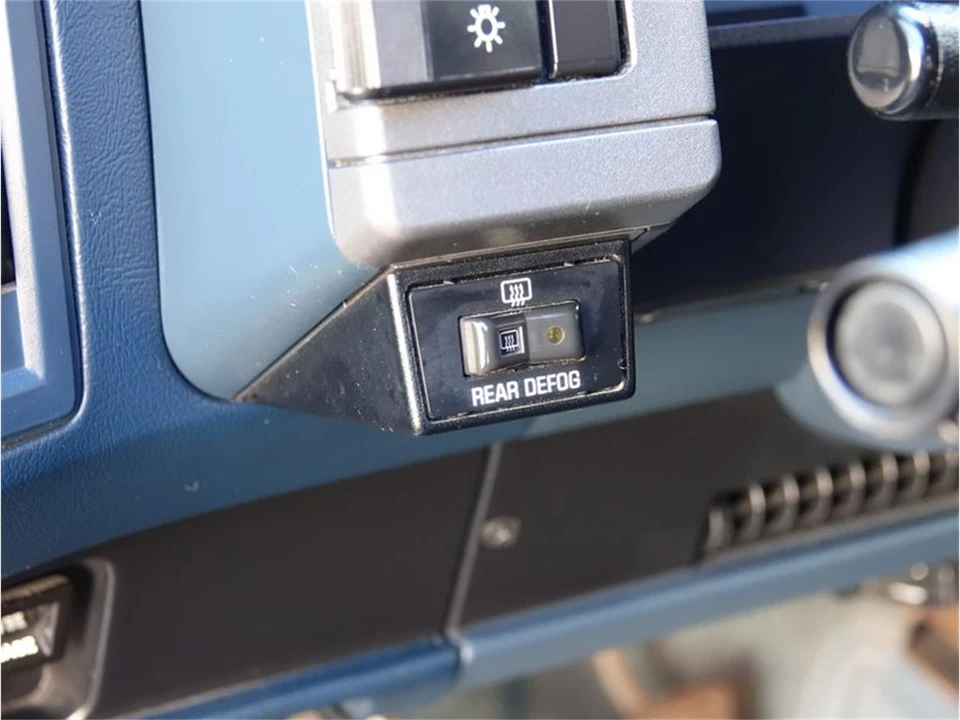 1994 Chevrolet K5 Blazer 3rd Gen - Image 21 of 31