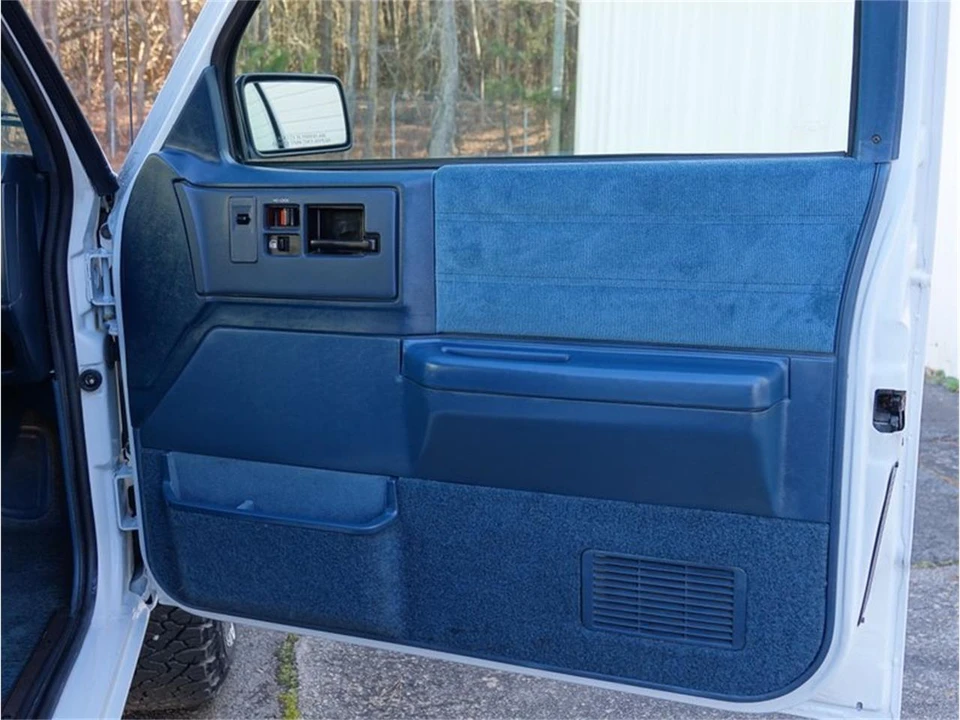 1994 Chevrolet K5 Blazer 3rd Gen - Image 27 of 31