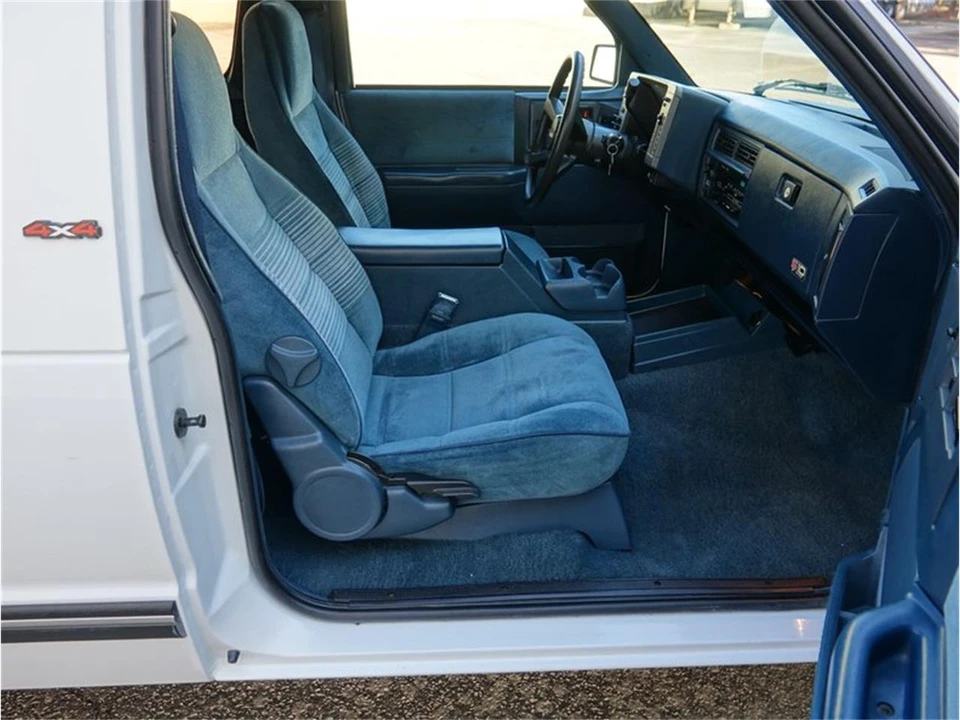 1994 Chevrolet K5 Blazer 3rd Gen - Image 28 of 31