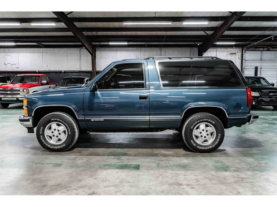 1994 Chevrolet K5 Blazer 3rd Gen - Image 2 of 22