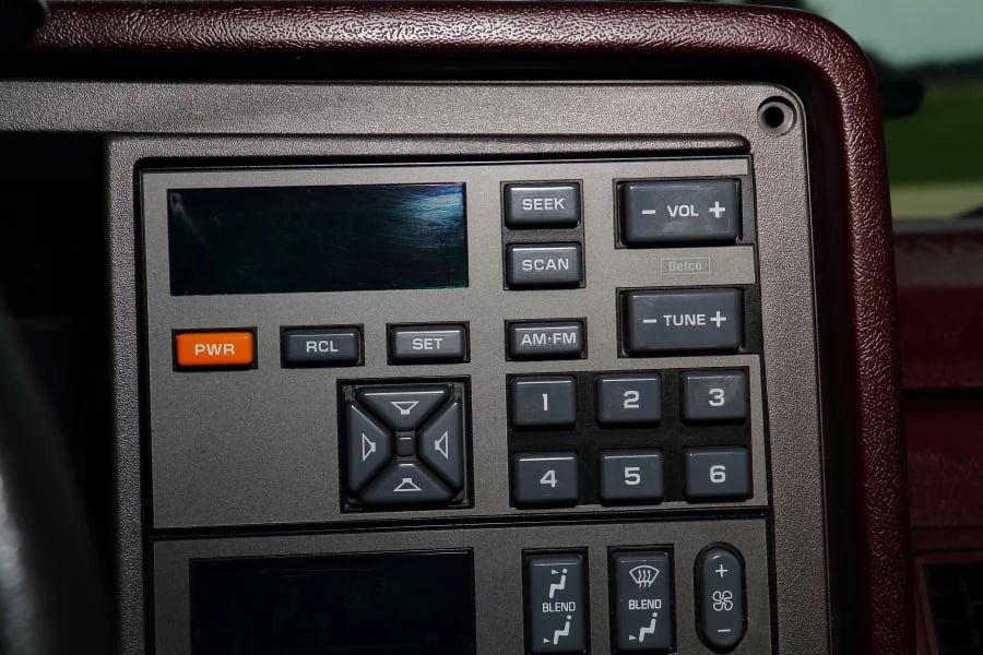1994 Chevrolet K5 Blazer 3rd Gen - Image 17 of 27