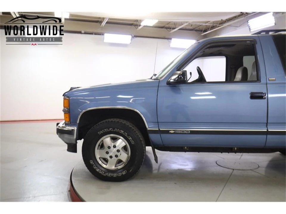 1994 Chevrolet K5 Blazer 3rd Gen - Image 7 of 31
