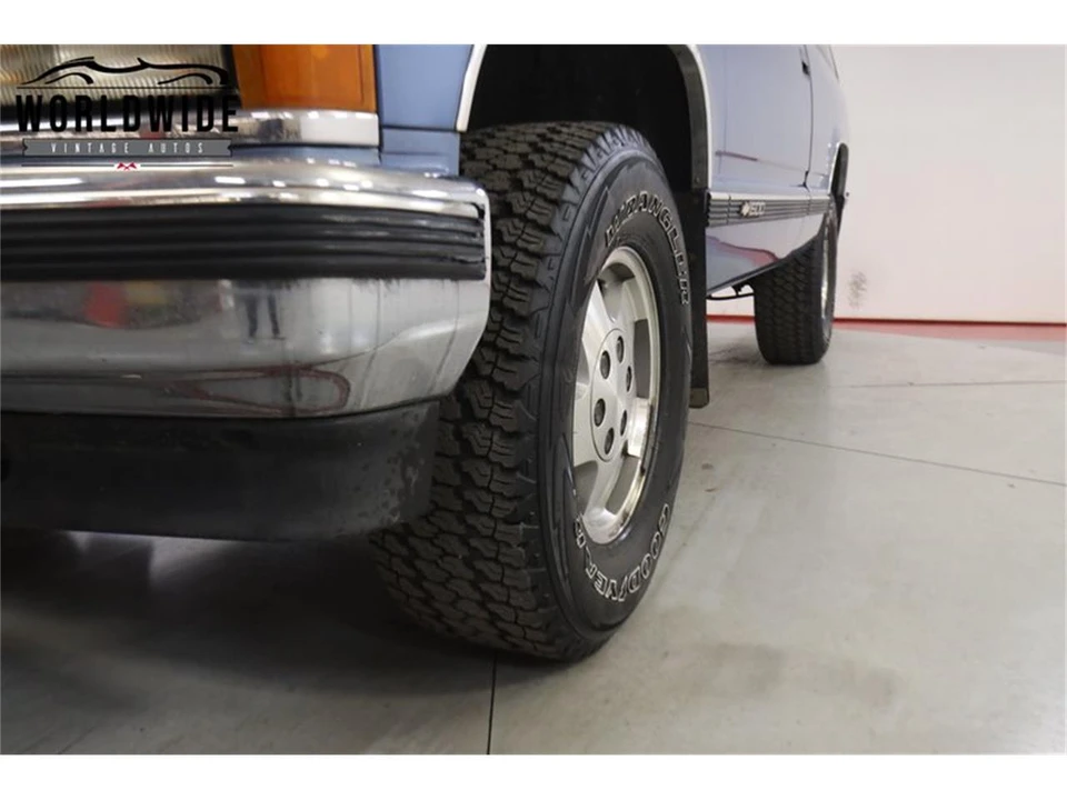 1994 Chevrolet K5 Blazer 3rd Gen - Image 11 of 31