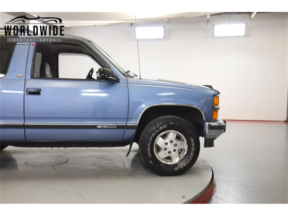 1994 Chevrolet K5 Blazer 3rd Gen - Image 8 of 31