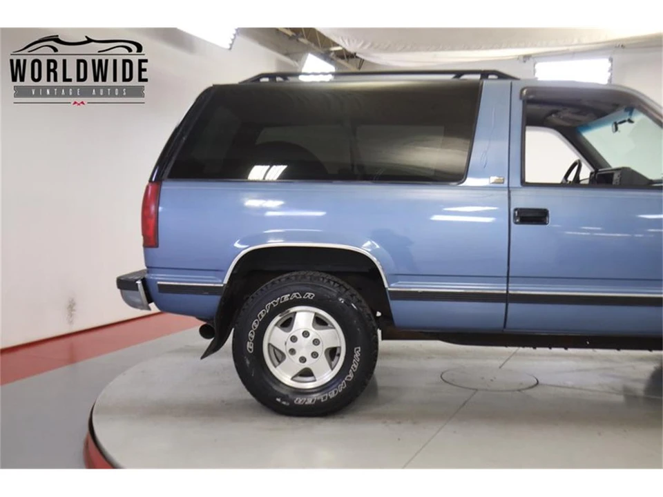 1994 Chevrolet K5 Blazer 3rd Gen - Image 9 of 31