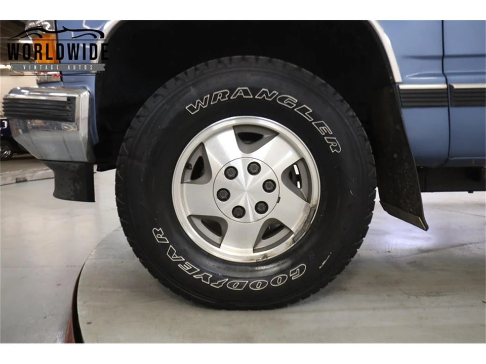 1994 Chevrolet K5 Blazer 3rd Gen - Image 12 of 31