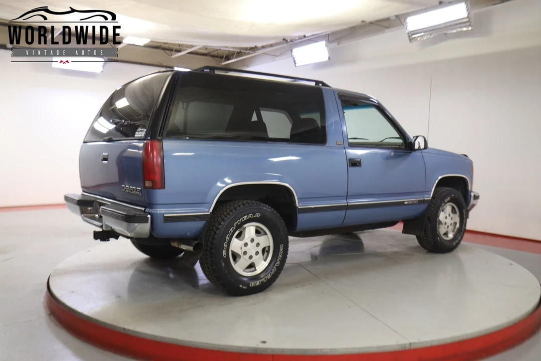 1994 Chevrolet K5 Blazer 3rd Gen - Image 6 of 12