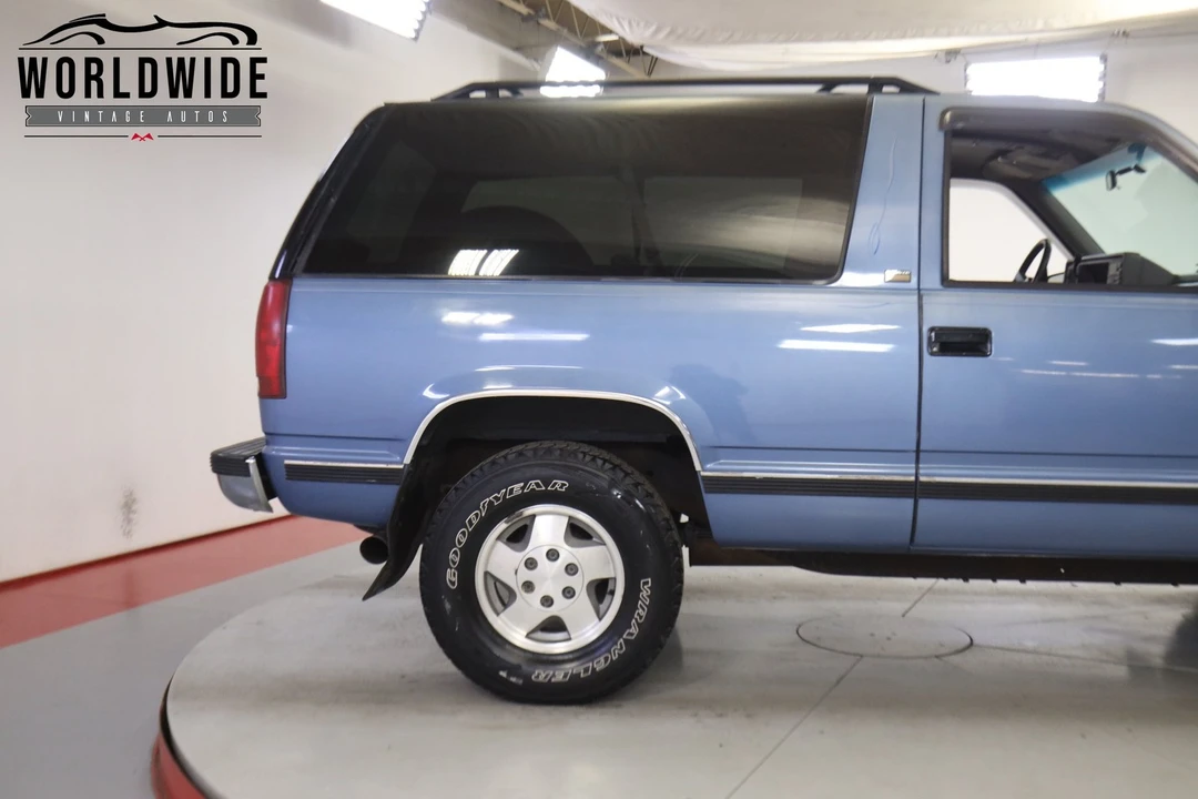 1994 Chevrolet K5 Blazer 3rd Gen - Image 9 of 12