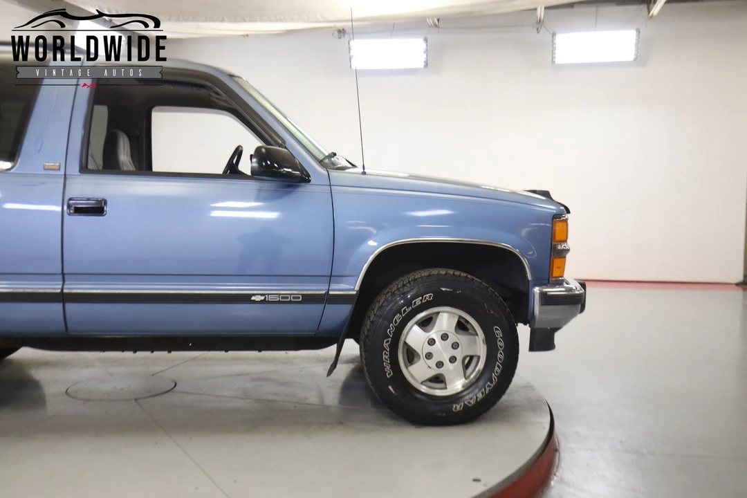 1994 Chevrolet K5 Blazer 3rd Gen - Image 8 of 12