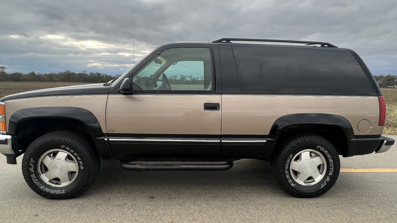 1994 Chevrolet K5 Blazer 3rd Gen - Image 2 of 11