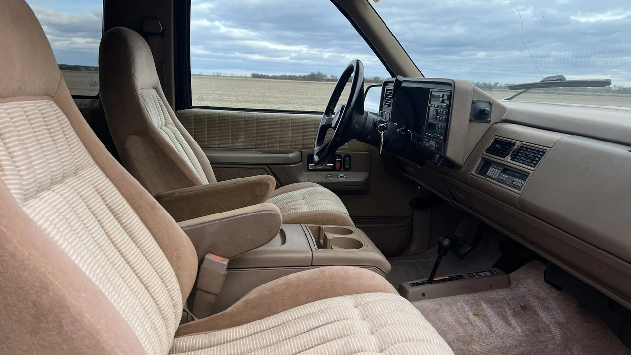 1994 Chevrolet K5 Blazer 3rd Gen - Image 5 of 11