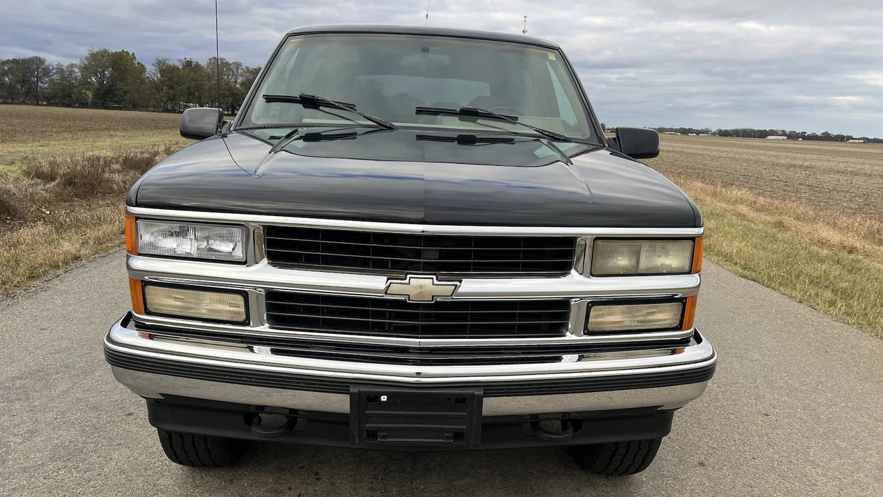 1994 Chevrolet K5 Blazer 3rd Gen - Image 9 of 11
