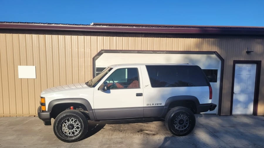 1994 Chevrolet K5 Blazer 3rd Gen - Image 2 of 17