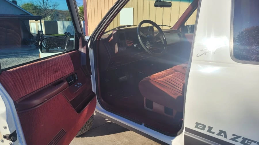 1994 Chevrolet K5 Blazer 3rd Gen - Image 4 of 17