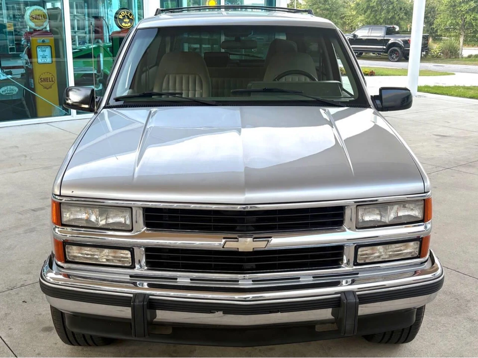 1994 Chevrolet K5 Blazer 3rd Gen - Image 3 of 31