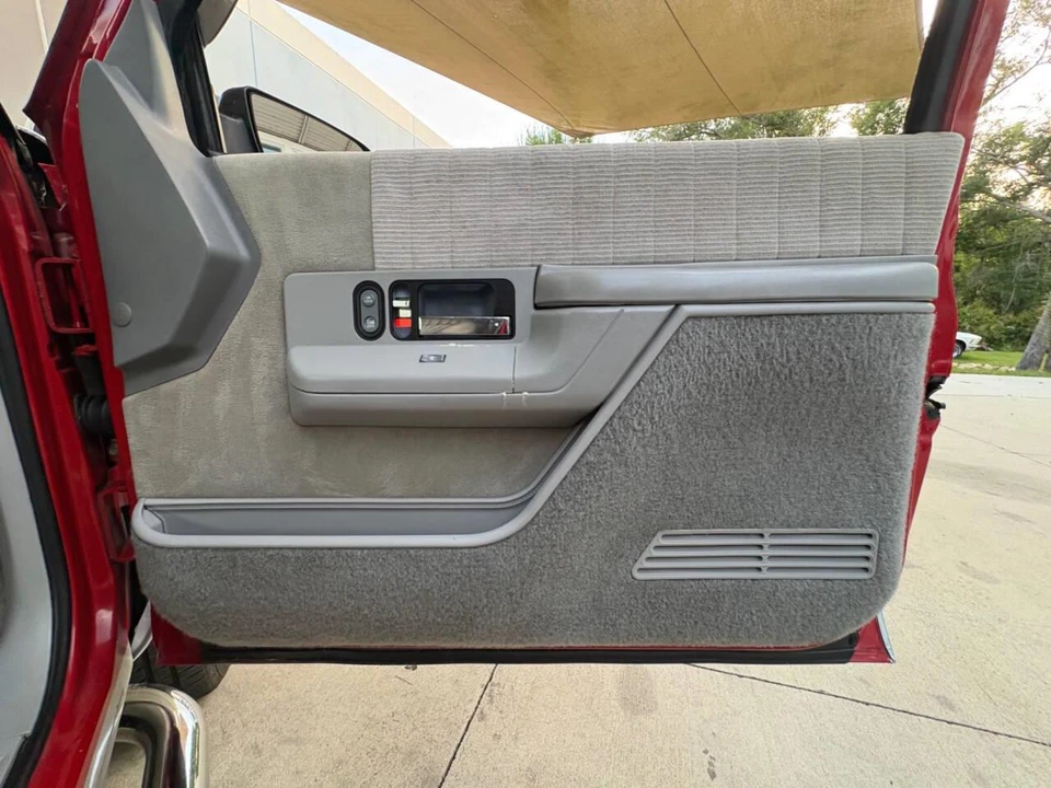 1994 Chevrolet K5 Blazer 3rd Gen - Image 28 of 31