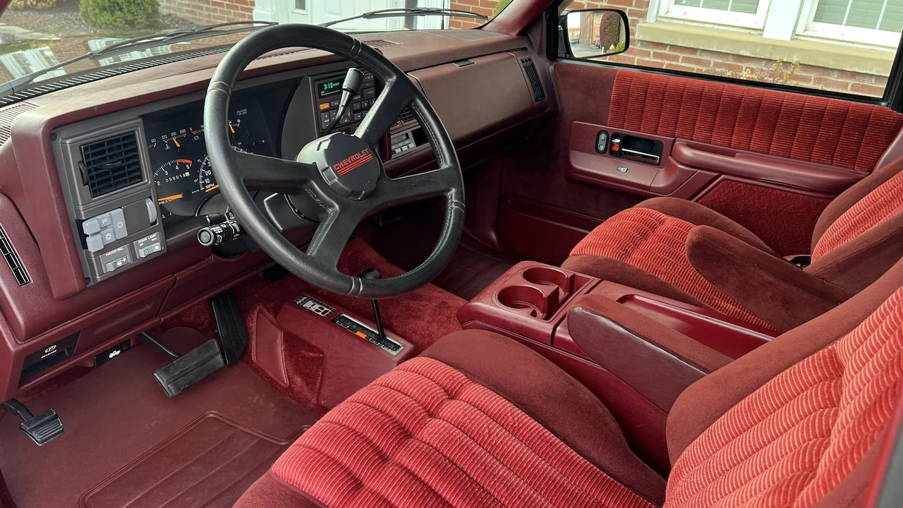 1994 Chevrolet K5 Blazer 3rd Gen - Image 4 of 9