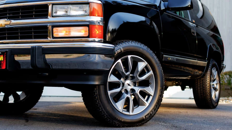 1994 Chevrolet K5 Blazer 3rd Gen - Image 9 of 31