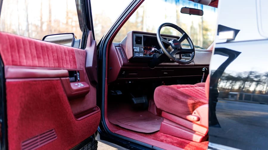1994 Chevrolet K5 Blazer 3rd Gen - Image 19 of 31