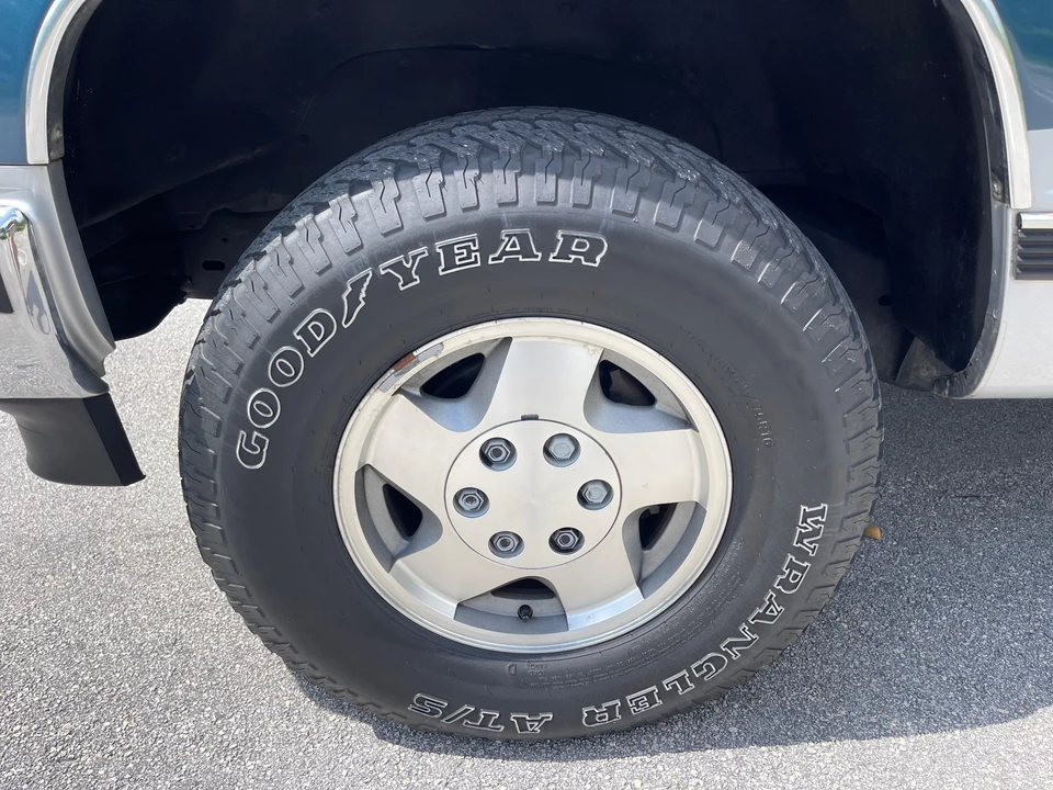 1994 Chevrolet K5 Blazer 3rd Gen - Image 15 of 16