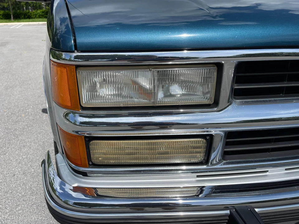 1994 Chevrolet K5 Blazer 3rd Gen - Image 6 of 16