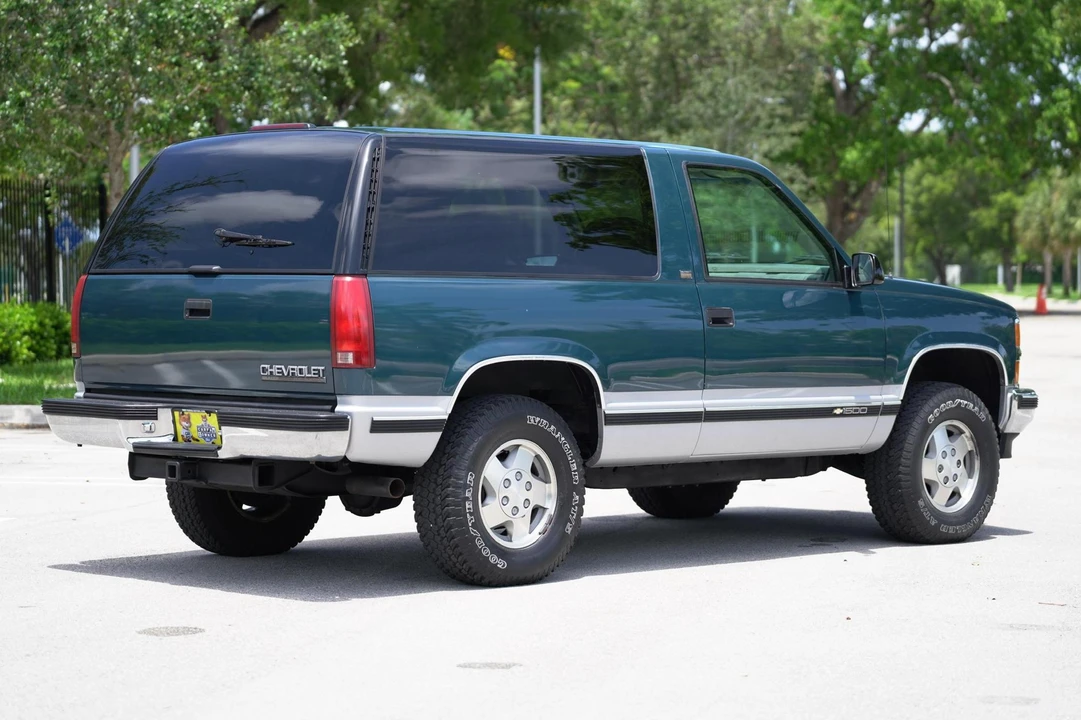 1994 Chevrolet K5 Blazer 3rd Gen - Image 4 of 16