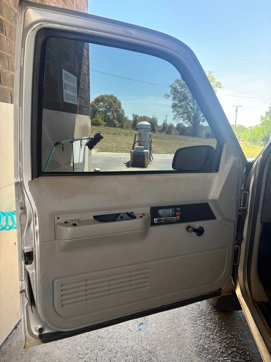 1994 Chevrolet K5 Blazer 3rd Gen - Image 3 of 11