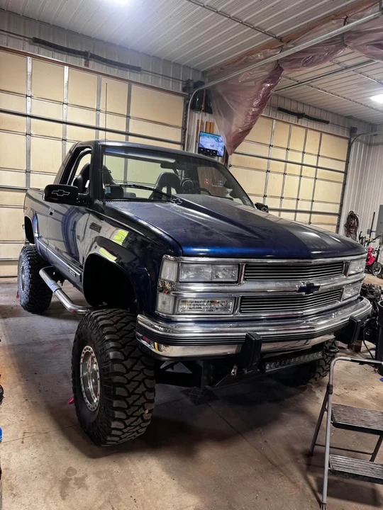 1994 Chevrolet K5 Blazer 3rd Gen - Image 2 of 10