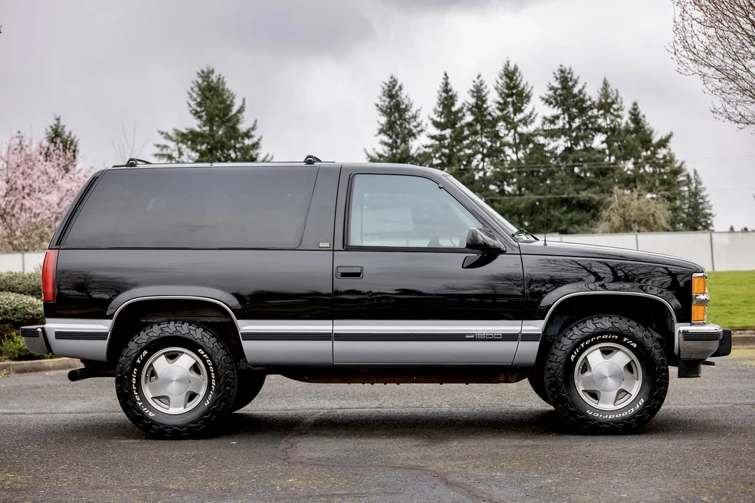 1994 Chevrolet K5 Blazer 3rd Gen - Image 9 of 12